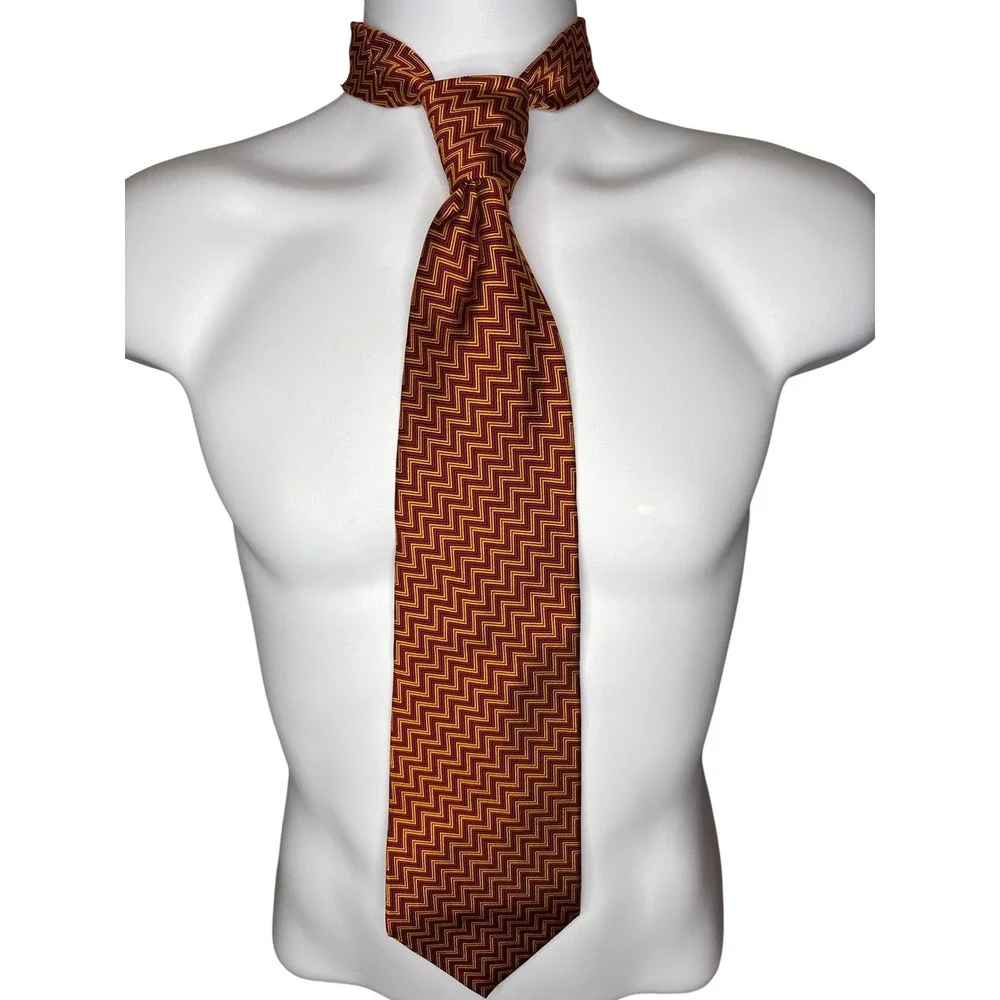 Lee Allison Mens 100 % Silk Tie‎ Burgundy Gold Purple Zigzag Retro Ivy League